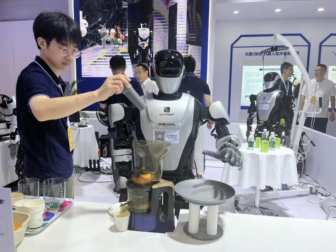 鸭脖国际人形机器人展将于2025年6月20日盛大开幕--推动人形机器人产业加快发展，构建中国人形机器人产业生态圈